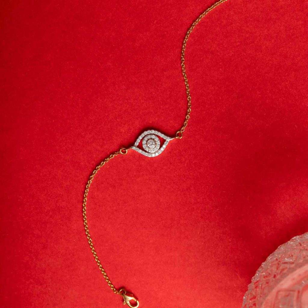 Gleaming Eye Diamond Bracelet